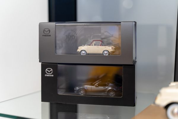 102 godine Mazde-585