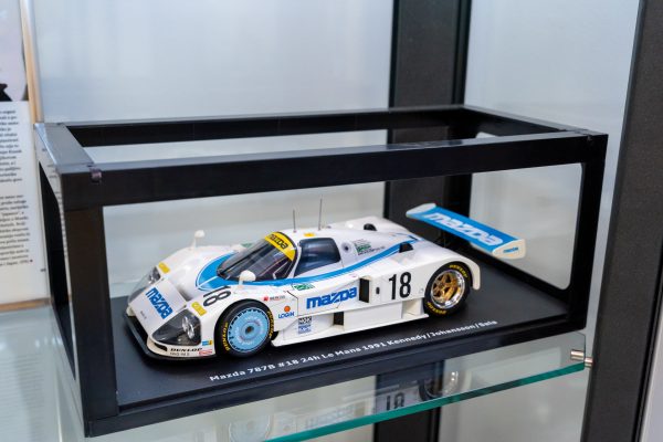 102 godine Mazde-589